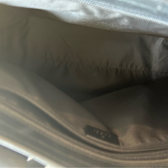 ‼️SOLD‼️😍Authentic GUCCI Black leather and Canvas GG front pocket Tote. - Picture 10 of 12